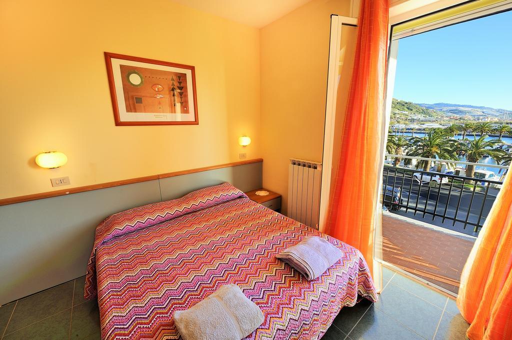 Hotel Lucerna Arma di Taggia Luaran gambar